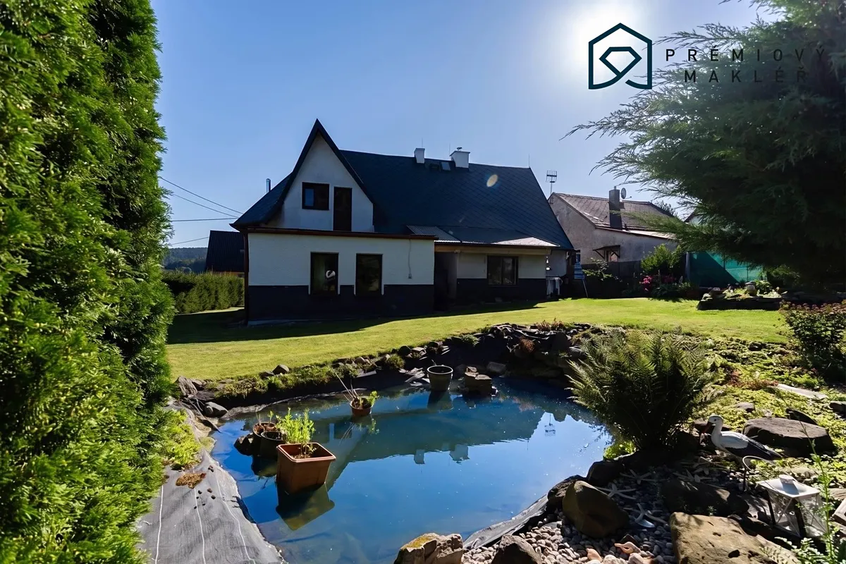 Prodej rodinného domu 300 m², pozemek 1322 m²
